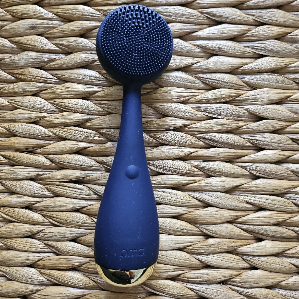 PMD Clean - Smart Facial Cleansing Device with Silicone Brush